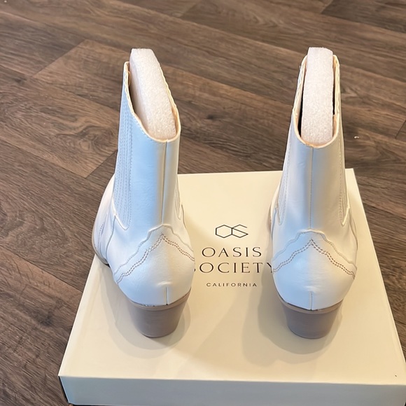 ViCi White Western Boots. Size 8. Brand new in box never worn. - Picture 7 of 7